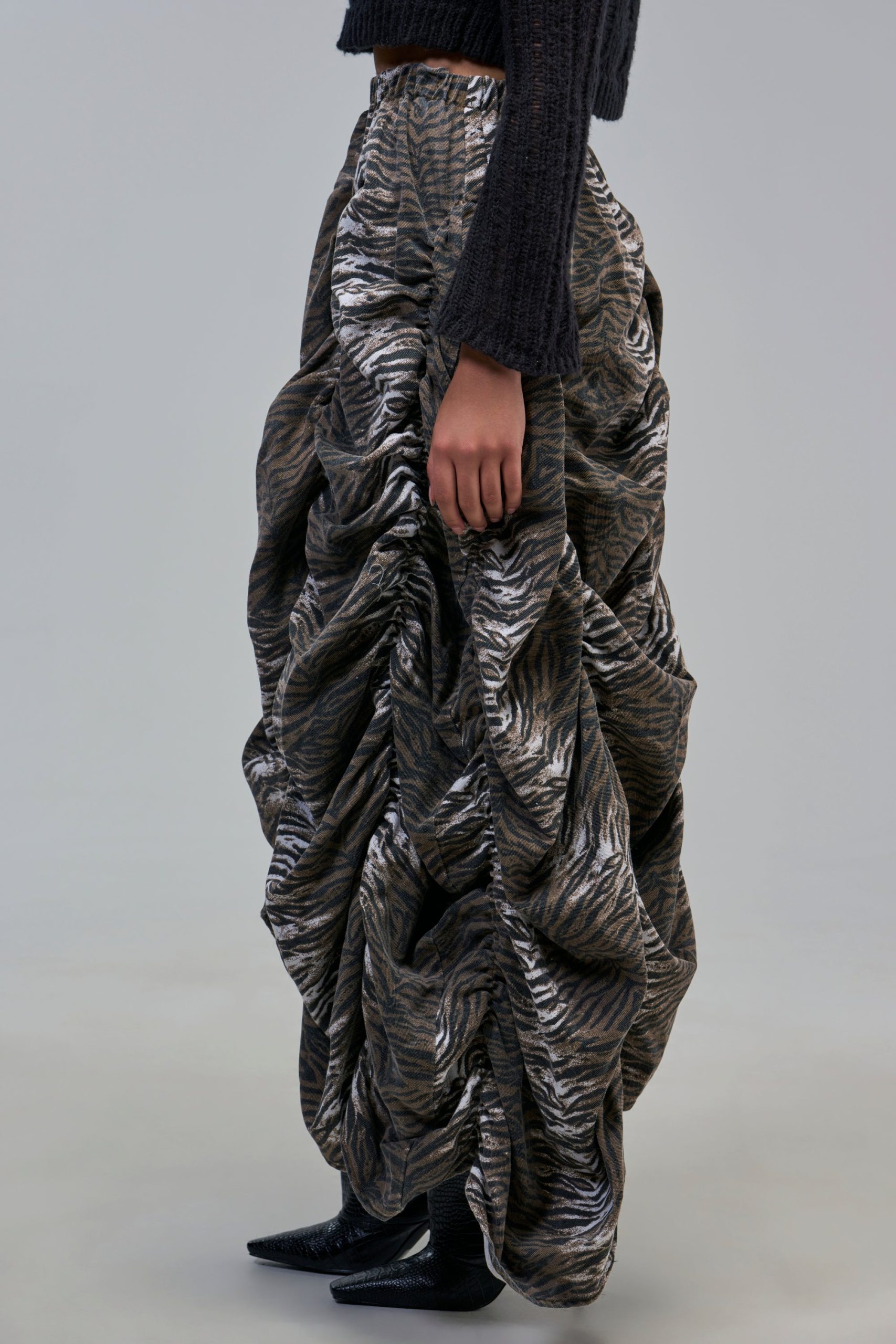 ALL OVER THE PLACE RUCHED MIDI SKIRT - Image 5
