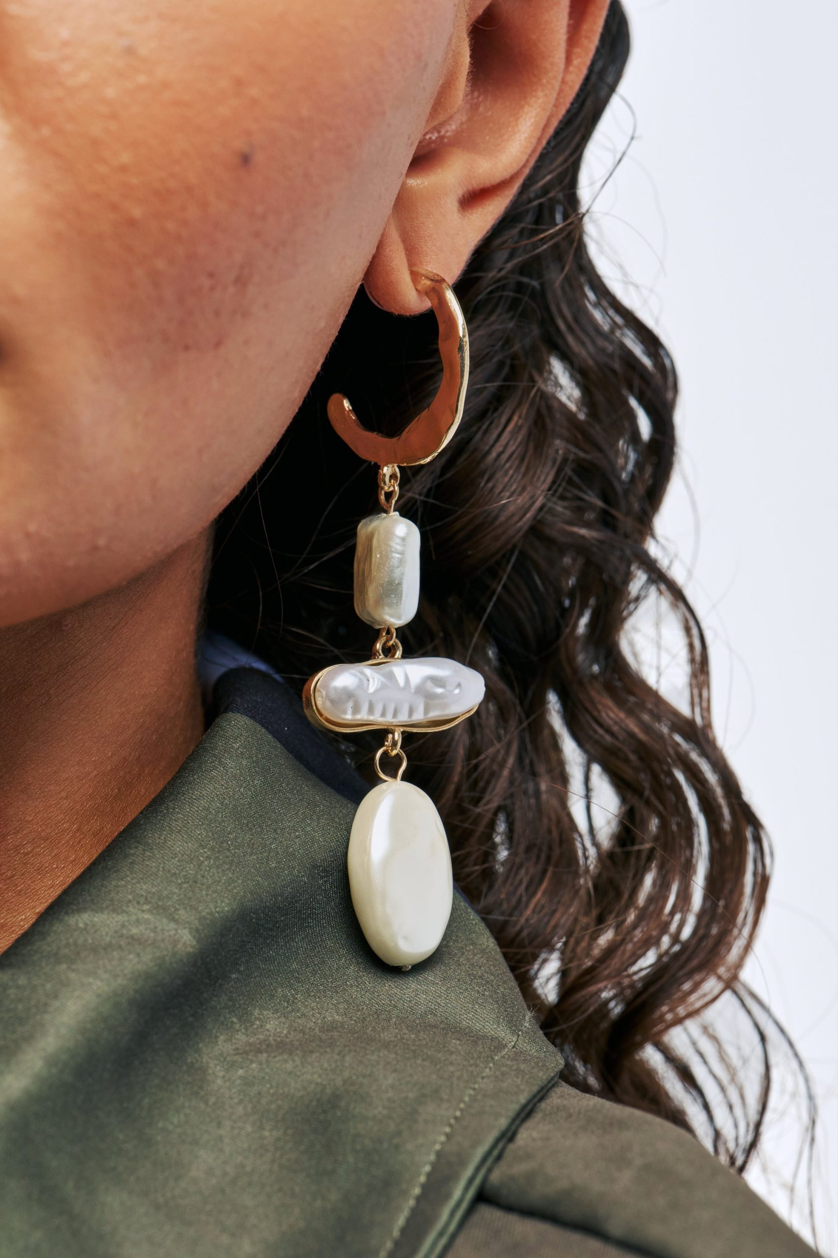 TRIPLE LAYER PEARL EARRINGS