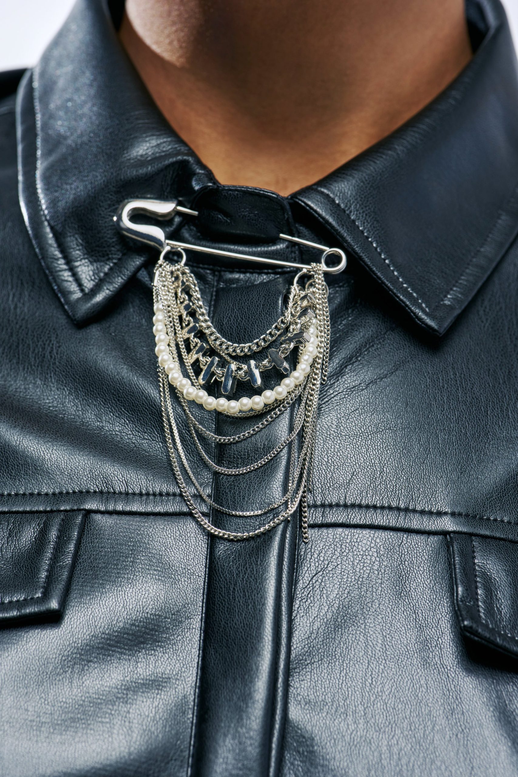 HALEY GIRL PEARL BROOCH - Image 2