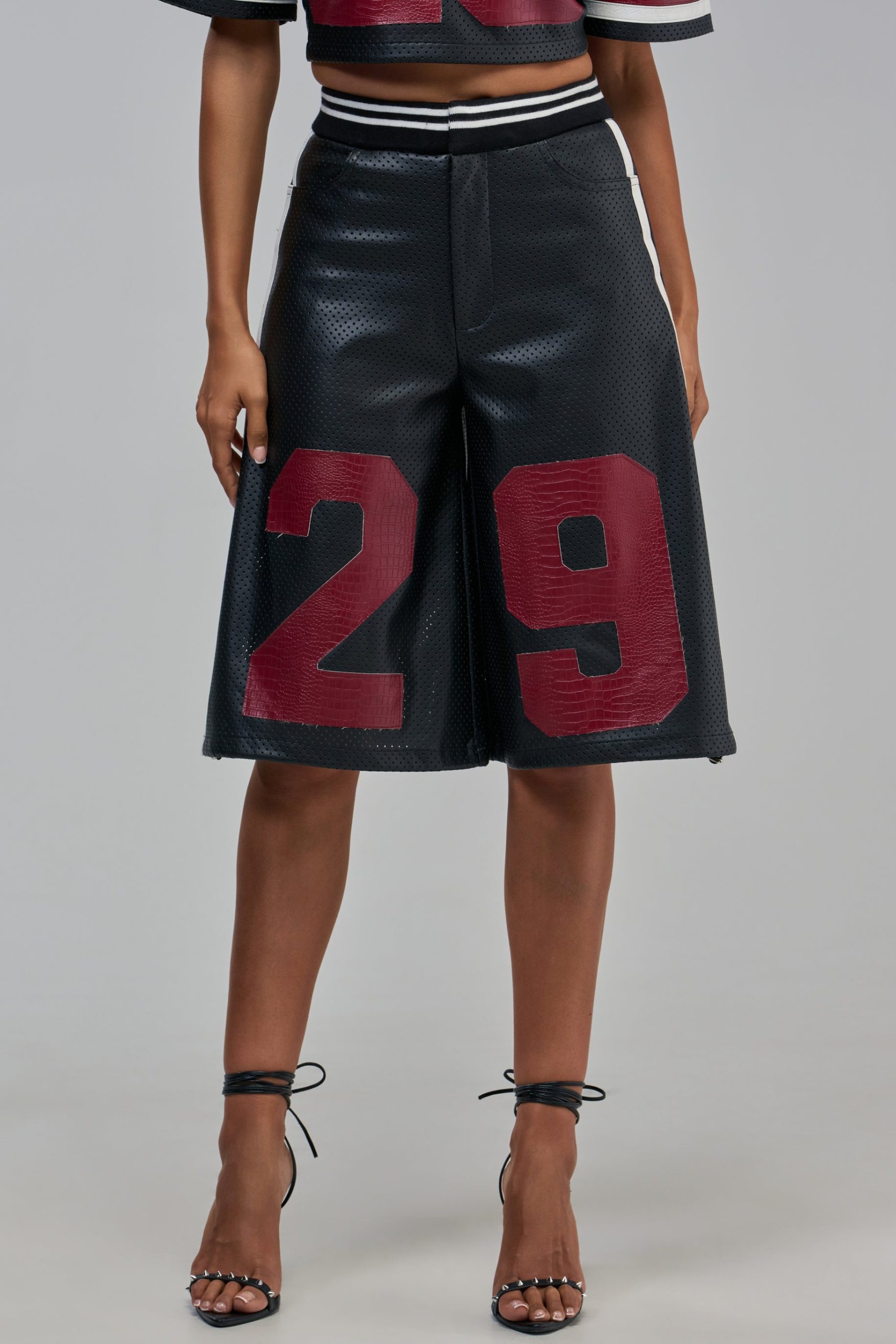 LUCKY 29 BERMUDA SHORT IN BLACK MULTI - Image 5