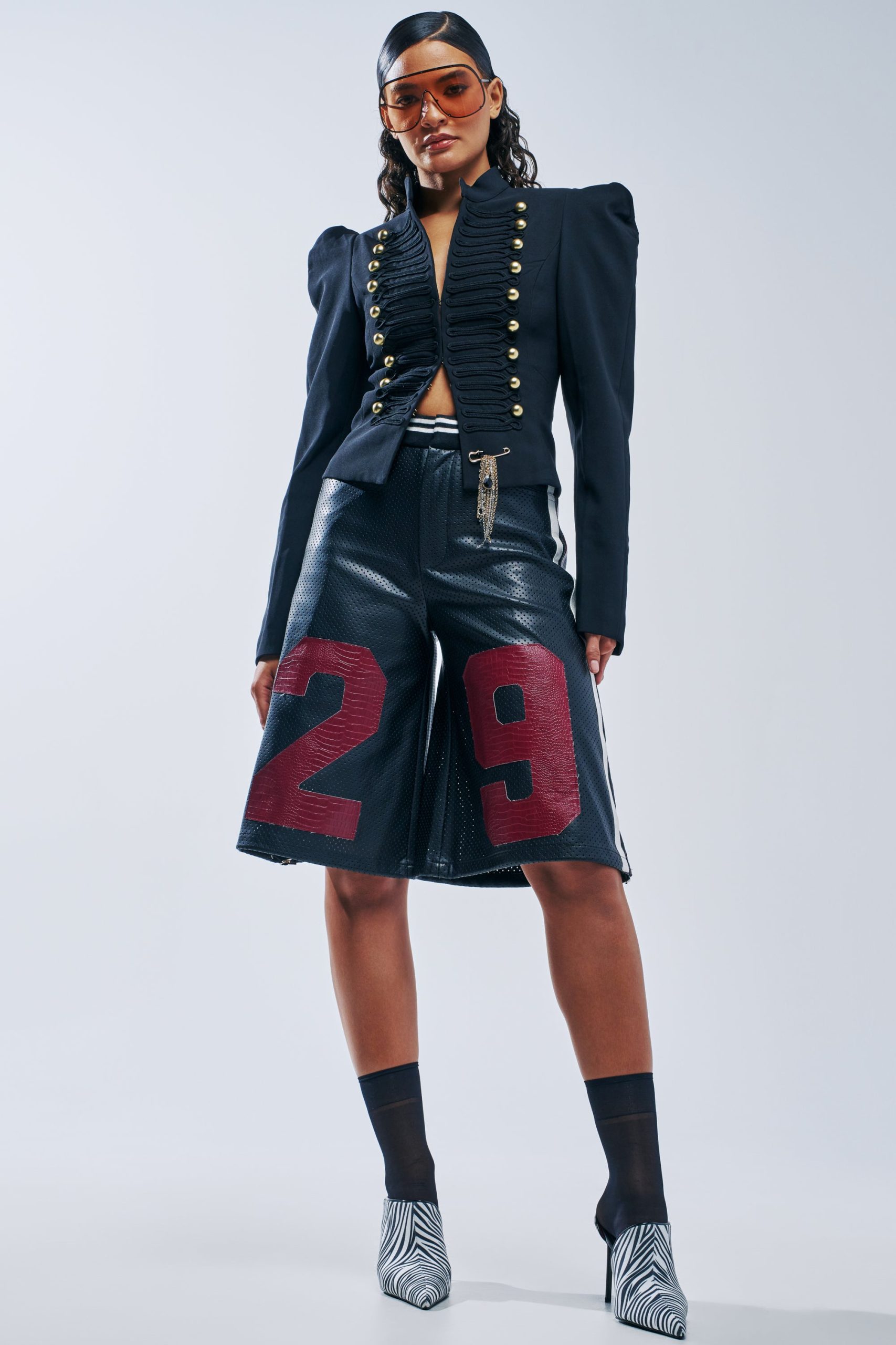 LUCKY 29 BERMUDA SHORT IN BLACK MULTI