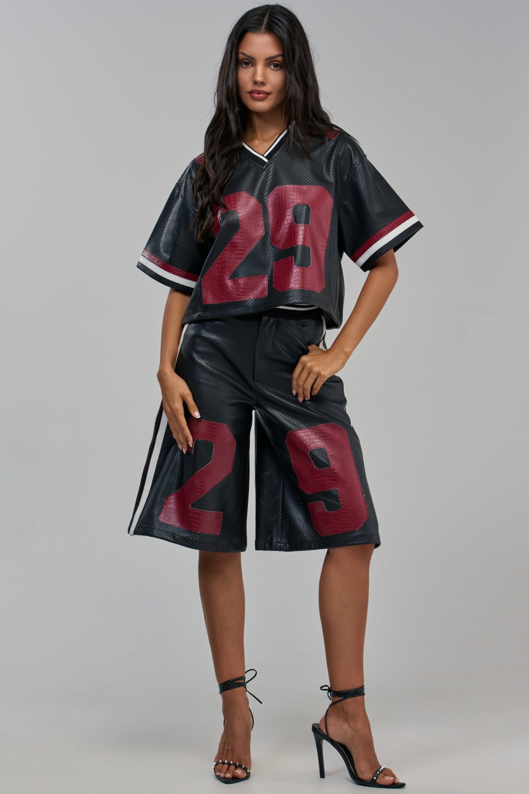 LUCKY 29 BERMUDA SHORT IN BLACK MULTI - Image 7