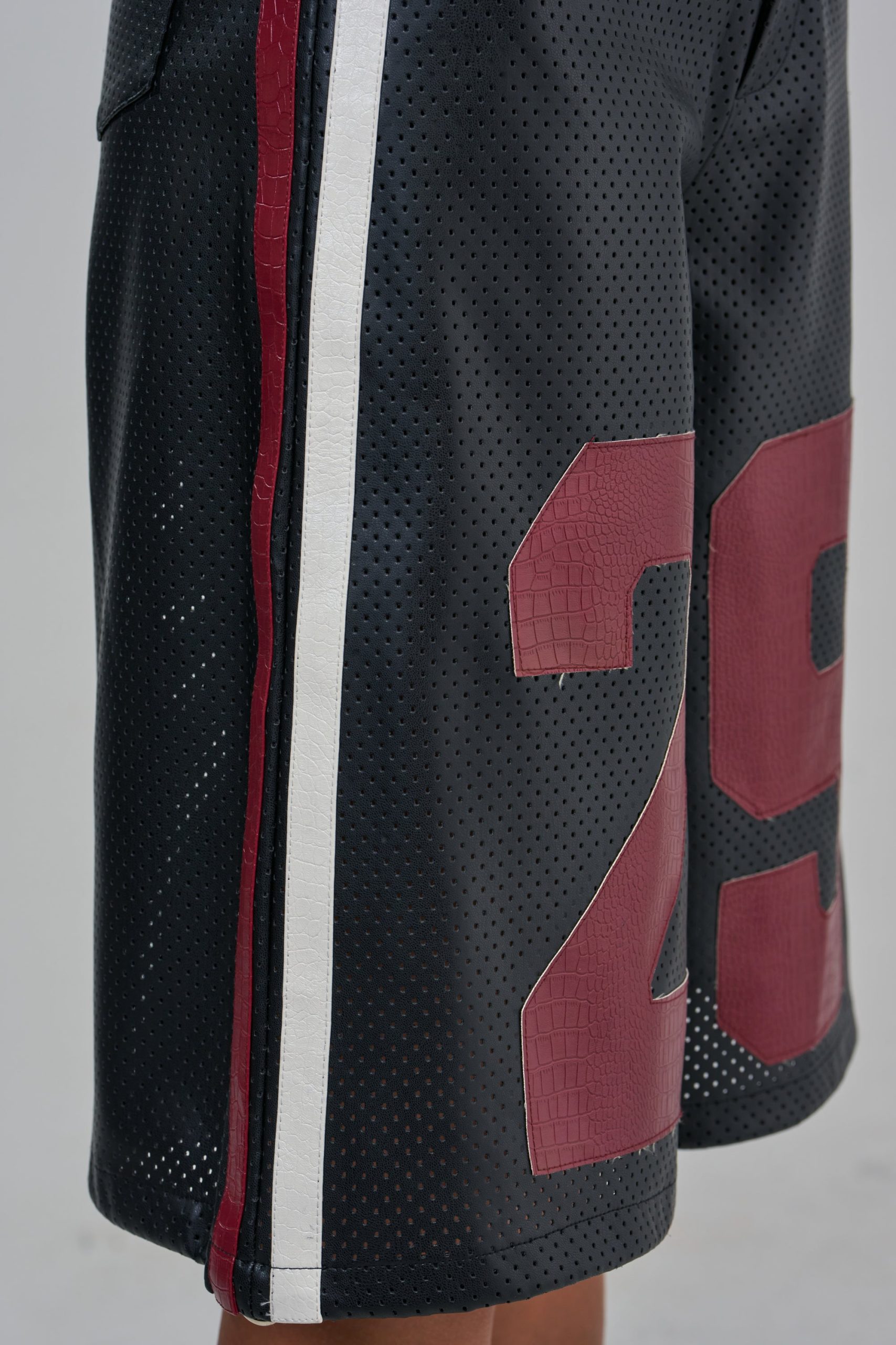LUCKY 29 BERMUDA SHORT IN BLACK MULTI - Image 2