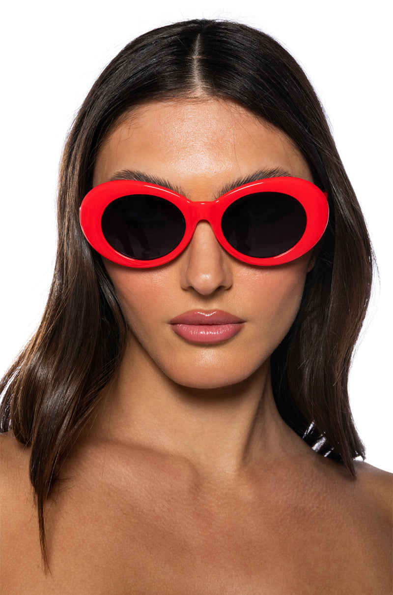PETALS AND PEACOCKS NEVERMIND SUNGLASSES IN RED