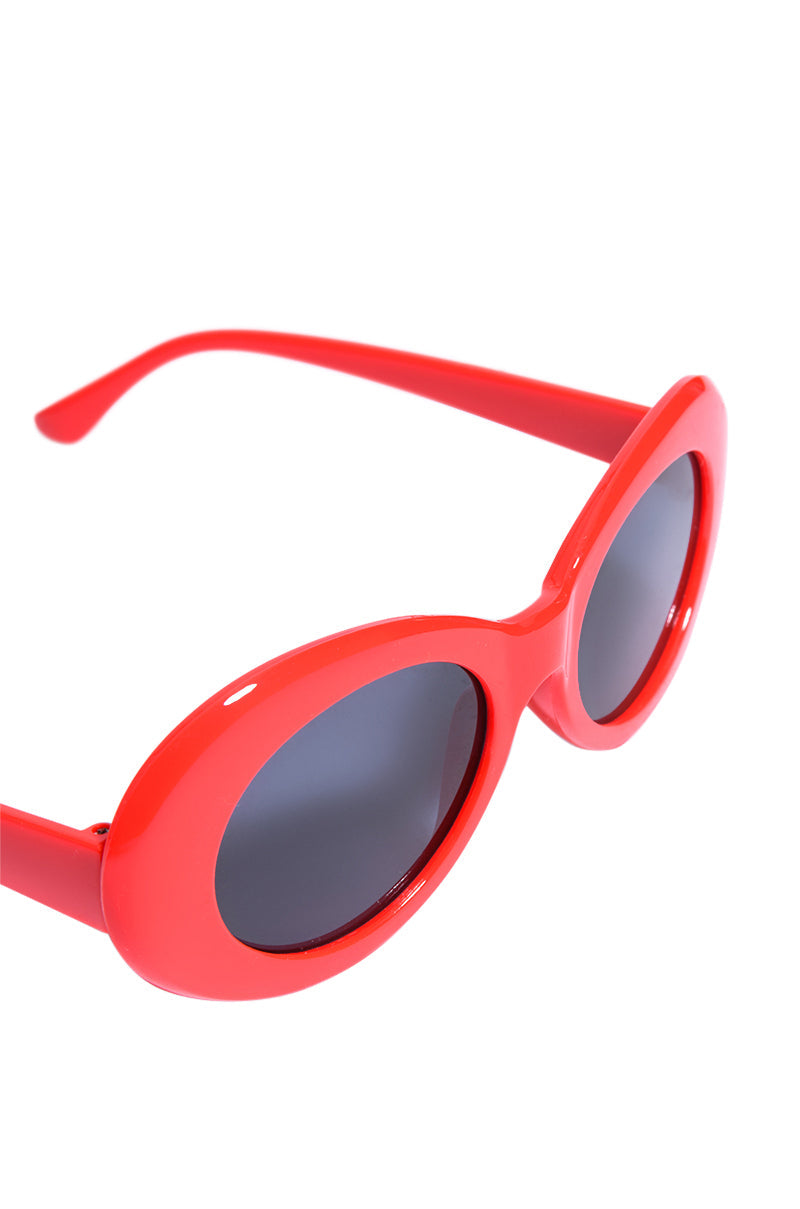 PETALS AND PEACOCKS NEVERMIND SUNGLASSES IN RED - Image 4