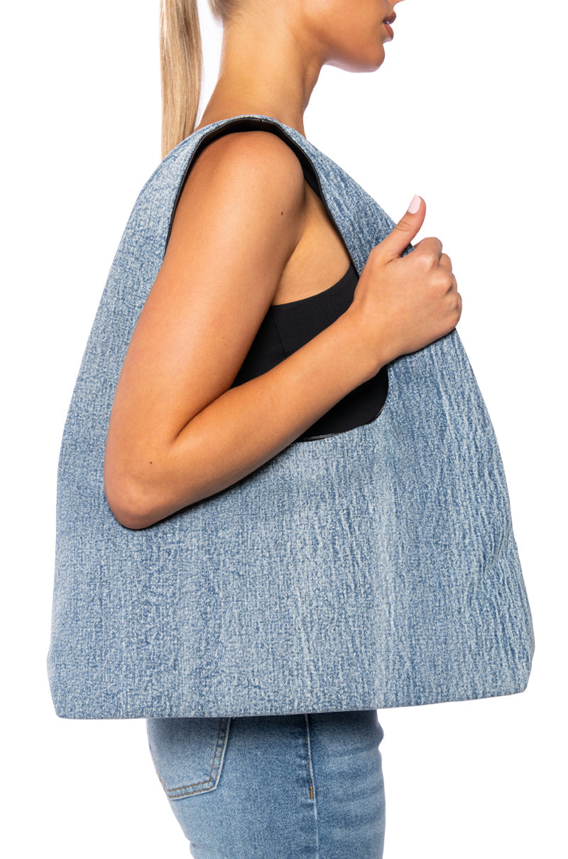 SANDS OVERSIZED SHOULDER BAG IN DENIM - Image 3