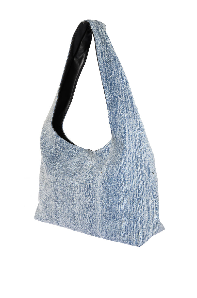SANDS OVERSIZED SHOULDER BAG IN DENIM - Image 4