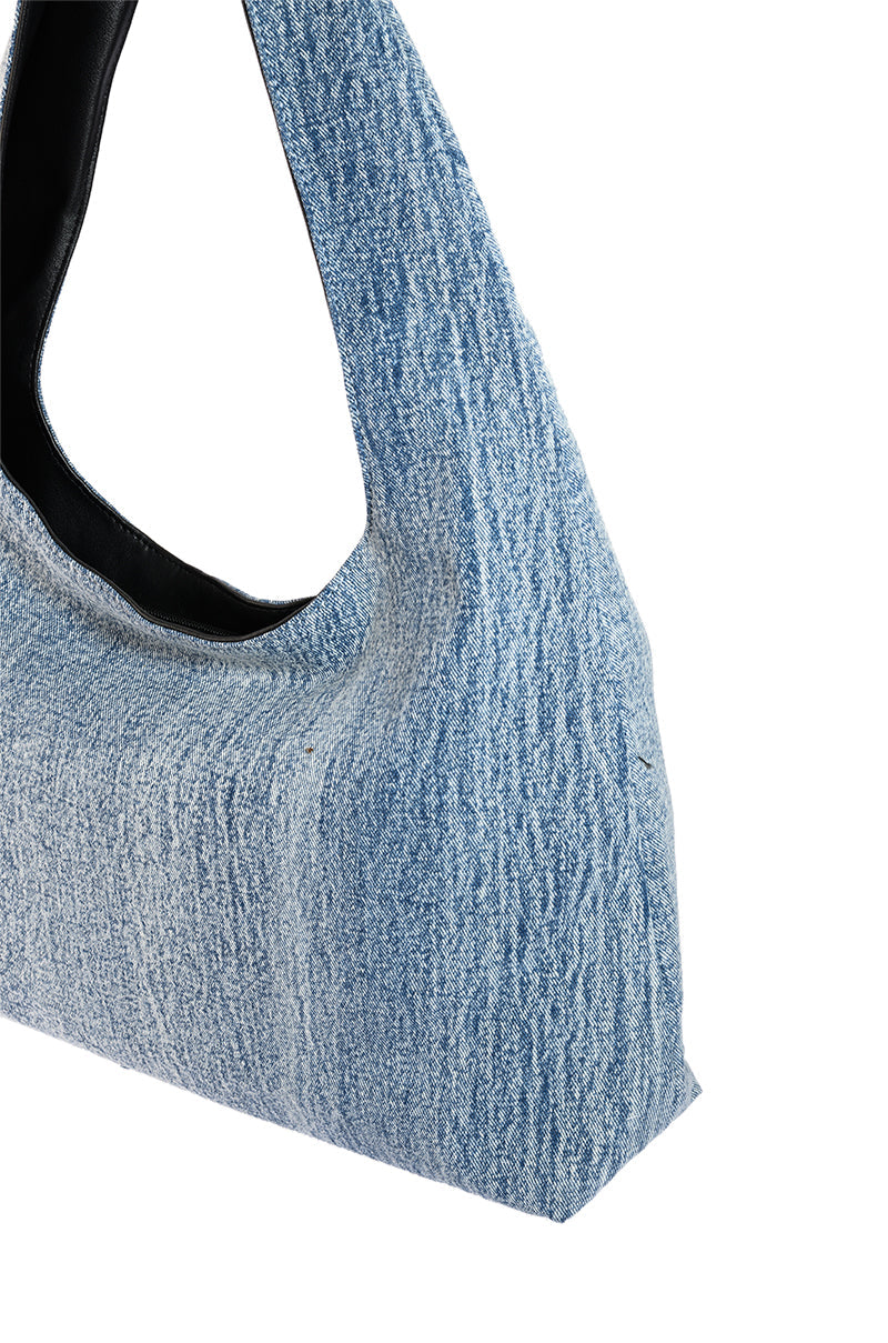 SANDS OVERSIZED SHOULDER BAG IN DENIM